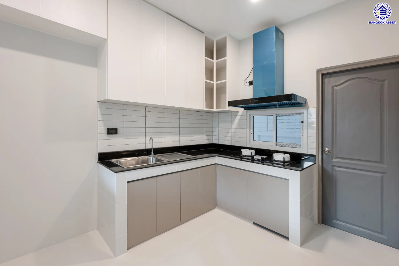 ขาย - บ้านมือสองตกแต่งใหม่ โครงการ บางกอก บูเลอวาร์ด สาทร-ปิ่นเกล้า จาก SC ASSET เนื้อที่ 72.7 ตร.ว. บนพื้นที่ใช้สอยกว่า 330.08 ตร.ม. ฟังก์ชัน 4 ห้องน