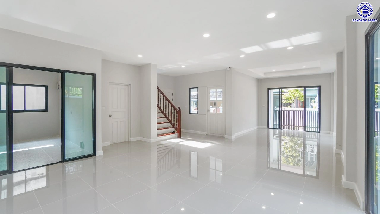บ้านมือสองตกแต่งใหม่ จากแบรนด์ Q.House วรารมย์ เพชรเกษม69 หลังมุม รองรับทุกความสุขของทุกคนในครอบครัว ใกล้ The Mall บางแค และเชื่อมต่อ ถนนกาญจนาฯ ถนนบางบอน และถนนพุทธมณฑลสาย4 เนื้อที่ 64.7 ตร.ว. พื้นที่ใช้สอย 216.07 ตร.ม. ฟังก์ชัน 3 ห้องนอน 3 ห้องน้ำ จอดรถได้ 2 คัน