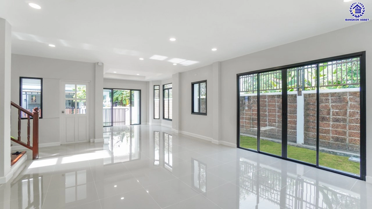 บ้านมือสองตกแต่งใหม่ จากแบรนด์ Q.House วรารมย์ เพชรเกษม69 หลังมุม รองรับทุกความสุขของทุกคนในครอบครัว ใกล้ The Mall บางแค และเชื่อมต่อ ถนนกาญจนาฯ ถนนบางบอน และถนนพุทธมณฑลสาย4 เนื้อที่ 64.7 ตร.ว. พื้นที่ใช้สอย 216.07 ตร.ม. ฟังก์ชัน 3 ห้องนอน 3 ห้องน้ำ จอดรถได้ 2 คัน
