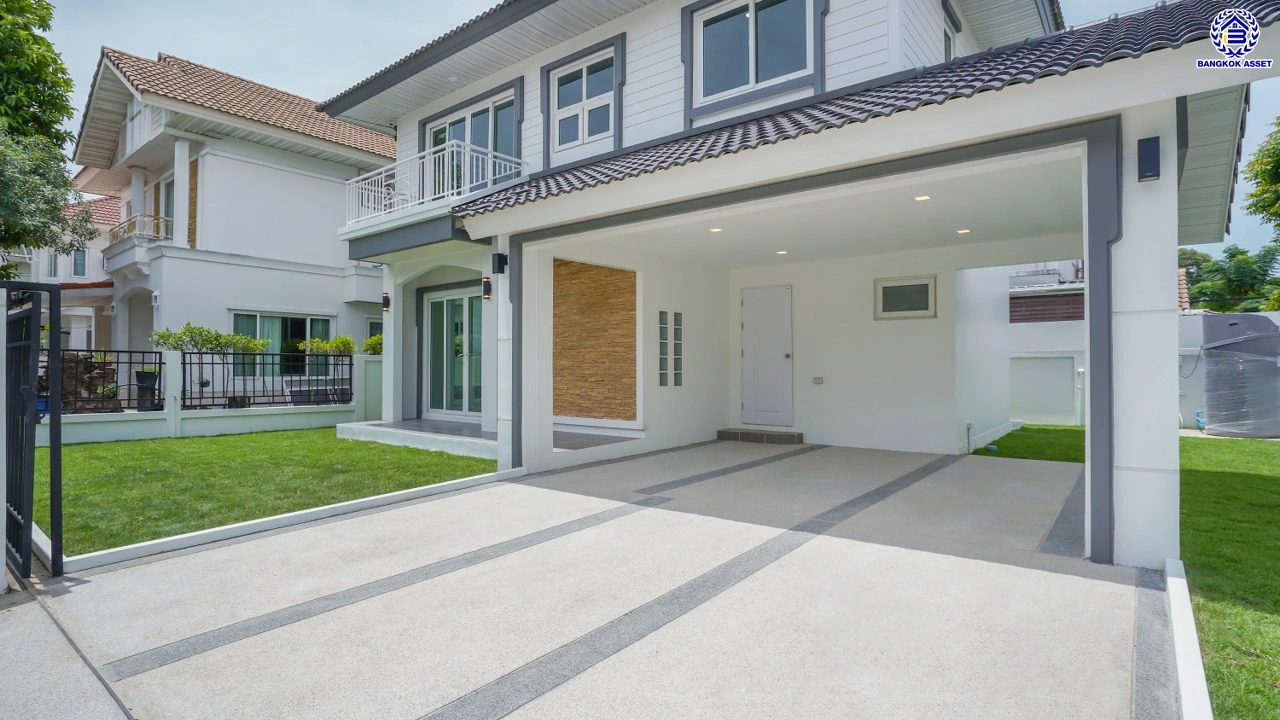 บ้านมือสองตกแต่งใหม่ บ้านคุณภาพดีจาก Property Perfect เพอร์เฟคเพลส ราชพฤกษ์ ติดถนนราชพฤกษ์ เชื่อมต่อถนนรัตนาธิเบศร์ ใกล้รถไฟฟ้าสายสีม่วง "สถานีบางรักน้อยท่าอิฐ" จุดขึ้นทางด่วน "กาญจนาภิเษก" และเซ็นทรัล เวสต์วิลล์ บนเนื้อที่ 56.3 ตร.ว. พื้นที่ใช้สอย 195.17 ตร.ม. พร้อมฟังก์ชัน 3 ห้องนอน 3 ห้องน้ำ จอดร