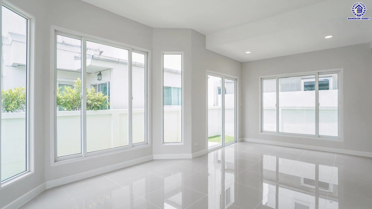 บ้านมือสองตกแต่งใหม่ บ้านคุณภาพดีจาก Property Perfect เพอร์เฟคเพลส ราชพฤกษ์ ติดถนนราชพฤกษ์ เชื่อมต่อถนนรัตนาธิเบศร์ ใกล้รถไฟฟ้าสายสีม่วง "สถานีบางรักน้อยท่าอิฐ" จุดขึ้นทางด่วน "กาญจนาภิเษก" และเซ็นทรัล เวสต์วิลล์ บนเนื้อที่ 56.3 ตร.ว. พื้นที่ใช้สอย 195.17 ตร.ม. พร้อมฟังก์ชัน 3 ห้องนอน 3 ห้องน้ำ จอดร