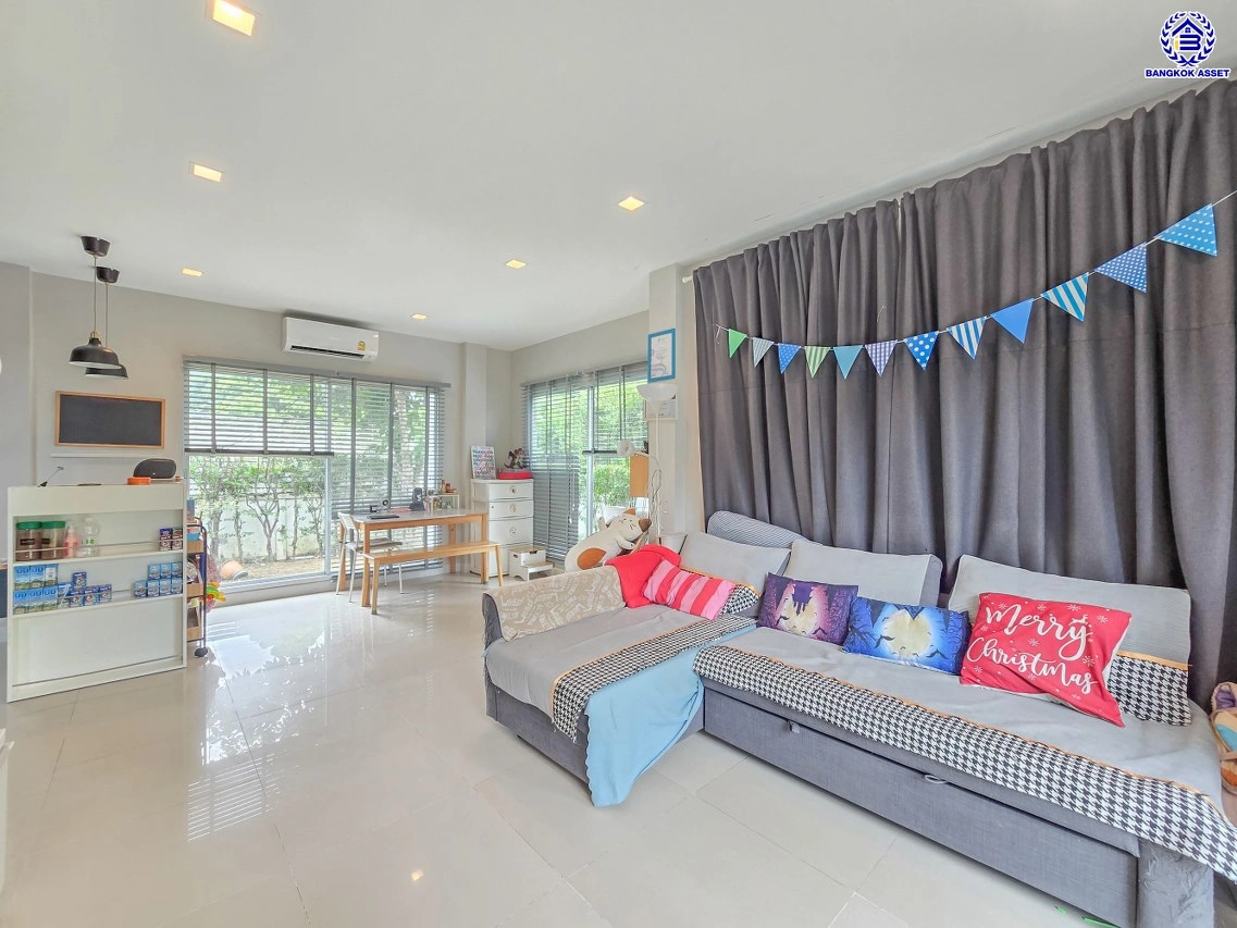 บ้านเดี่ยวมือสองนนทบุรี โครงการ ไลฟ์บางกอก บูเลอวาร์ด ราชพฤกษ์-รัตนาธิเบศร์ เนื้อที่ 81.40 ตร.ว. พื้นที่ใช้สอย 185 ตร.ม. ฟังก์ชัน 4 ห้องนอน 3 ห้องน้ำ 2 ที่จอดรถ แถมฟรี! เครื่องปรับอากาศ เครื่องทำน้ำอุ่น บนทำเลเดินทางสะดวก เชื่อมต่อถนนชัยพฤกษ์ ถนนราชพฤกษ์ ถนนรัตนาธิเบศร์ ใกล้รถไฟฟ้าสายสีม่วง "สถานีบา