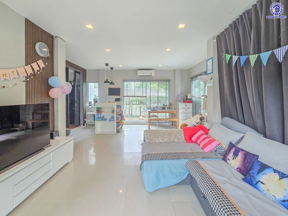 บ้านเดี่ยวมือสองนนทบุรี โครงการ ไลฟ์บางกอก บูเลอวาร์ด ราชพฤกษ์-รัตนาธิเบศร์ เนื้อที่ 81.40 ตร.ว. พื้นที่ใช้สอย 185 ตร.ม. ฟังก์ชัน 4 ห้องนอน 3 ห้องน้ำ 2 ที่จอดรถ แถมฟรี! เครื่องปรับอากาศ เครื่องทำน้ำอุ่น บนทำเลเดินทางสะดวก เชื่อมต่อถนนชัยพฤกษ์ ถนนราชพฤกษ์ ถนนรัตนาธิเบศร์ ใกล้รถไฟฟ้าสายสีม่วง "สถานีบา