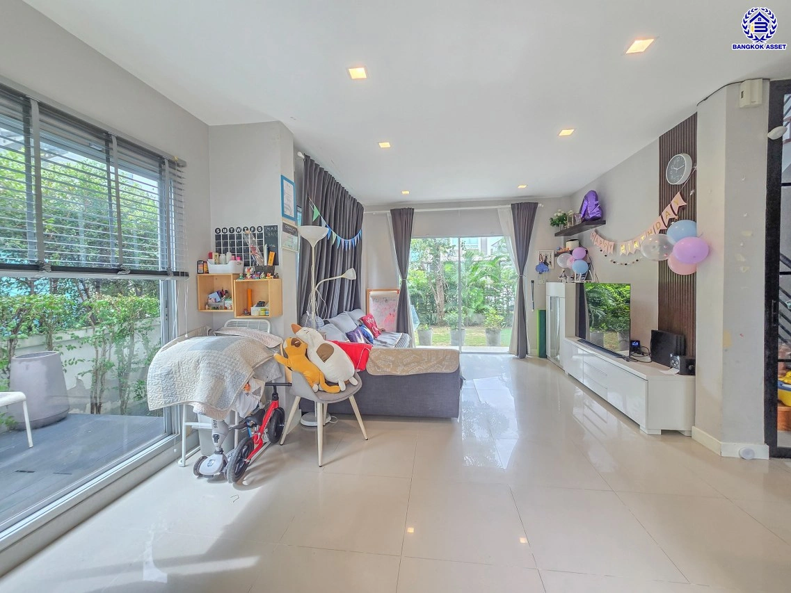 บ้านเดี่ยวมือสองนนทบุรี โครงการ ไลฟ์บางกอก บูเลอวาร์ด ราชพฤกษ์-รัตนาธิเบศร์ เนื้อที่ 81.40 ตร.ว. พื้นที่ใช้สอย 185 ตร.ม. ฟังก์ชัน 4 ห้องนอน 3 ห้องน้ำ 2 ที่จอดรถ แถมฟรี! เครื่องปรับอากาศ เครื่องทำน้ำอุ่น บนทำเลเดินทางสะดวก เชื่อมต่อถนนชัยพฤกษ์ ถนนราชพฤกษ์ ถนนรัตนาธิเบศร์ ใกล้รถไฟฟ้าสายสีม่วง "สถานีบา