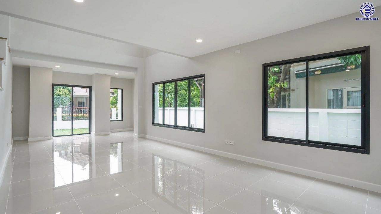 บ้านมือสองตกแต่งใหม่ โครงการ เนเบอร์โฮม วัชรพล เนื้อที่ 71.5 ตร.ว. พื้นที่ใช้สอย 231.98 ตร.ม. ฟังก์ชัน 4 ห้องนอน 3 ห้องน้ำ 2 ที่จอดรถ บนทำเลศักยภาพ เดินทางสะดวกเชื่อมต่อถนนสุขาภิบาล5 ถนนวัชรพล ถนนรามอินทรา ใกล้ห้างสรรพสินค้า Fashion Island และจุดขึ้นทางด่วน "รามอินทรา-อาจณรงค์"