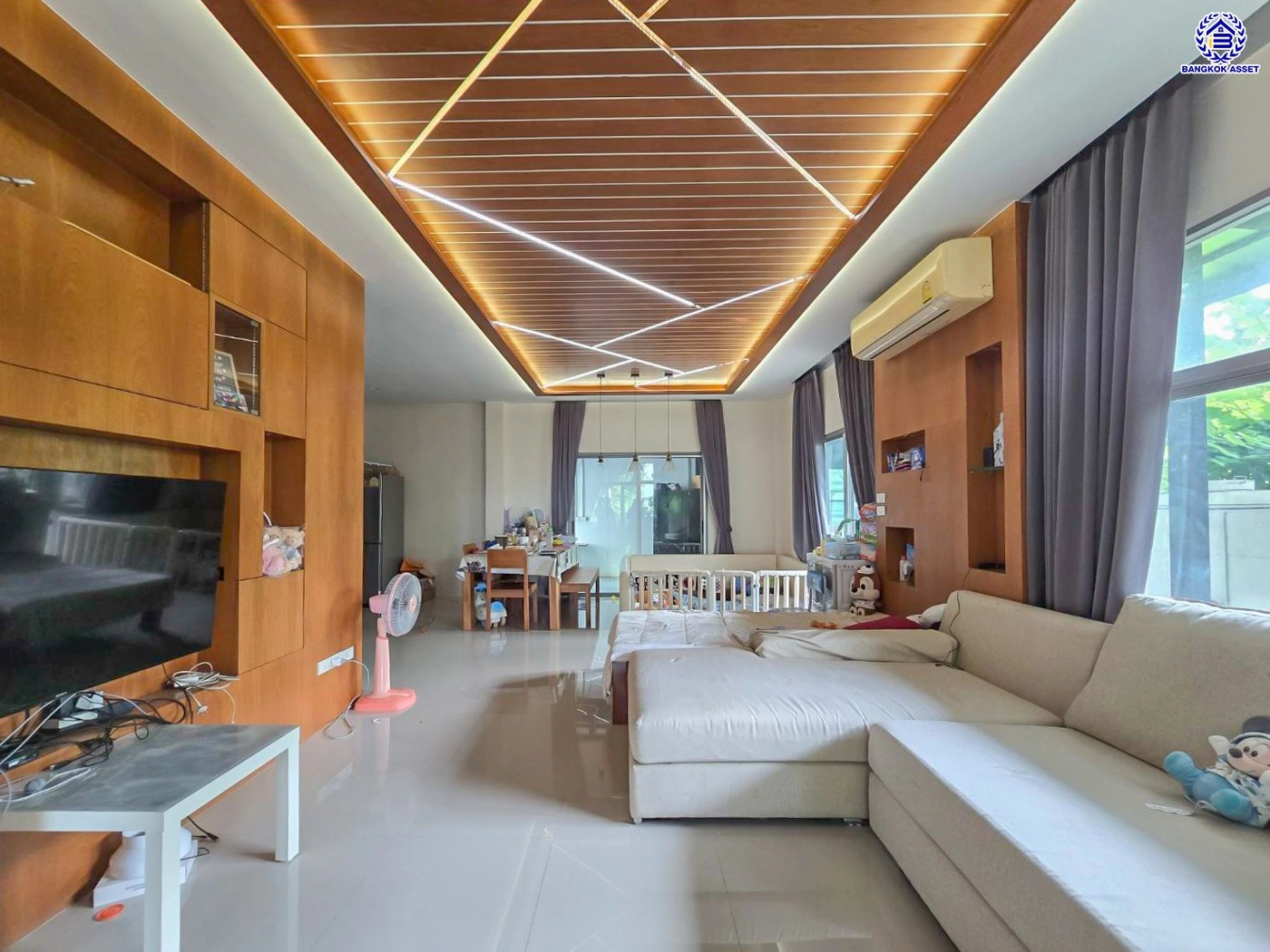 บ้านเดี่ยวมือสองนนทบุรี โครงการ เพอร์เฟคเพลส รัตนาธิเบศร์ หลังมุม บนเนื้อที่ 85.10 ตร.ว. พื้นที่ใช้สอย 250 ตร.ม. ฟังก์ชัน 3 ห้องนอน 3 ห้องน้ำ จอดรถได้ 2 คัน เฟสใหม่ใน private zone ใกล้เซ็นทรัลรัตนาธิเบศร์ เซ็นทรัลเวสต์เกต บนทำเลเชื่อมต่อได้หลายเส้นทาง ติดถนนรัตนาธิเบศร์ และ รถไฟฟ้าสายสีม่วง "สถานีไท
