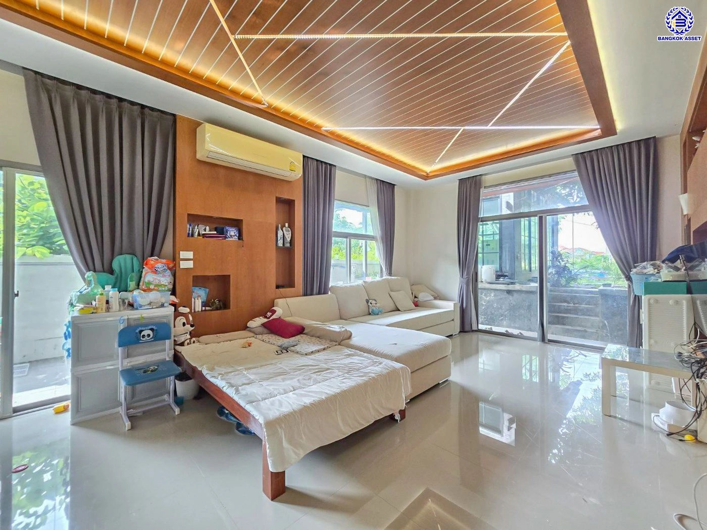 บ้านเดี่ยวมือสองนนทบุรี โครงการ เพอร์เฟคเพลส รัตนาธิเบศร์ หลังมุม บนเนื้อที่ 85.10 ตร.ว. พื้นที่ใช้สอย 250 ตร.ม. ฟังก์ชัน 3 ห้องนอน 3 ห้องน้ำ จอดรถได้ 2 คัน เฟสใหม่ใน private zone ใกล้เซ็นทรัลรัตนาธิเบศร์ เซ็นทรัลเวสต์เกต บนทำเลเชื่อมต่อได้หลายเส้นทาง ติดถนนรัตนาธิเบศร์ และ รถไฟฟ้าสายสีม่วง "สถานีไท