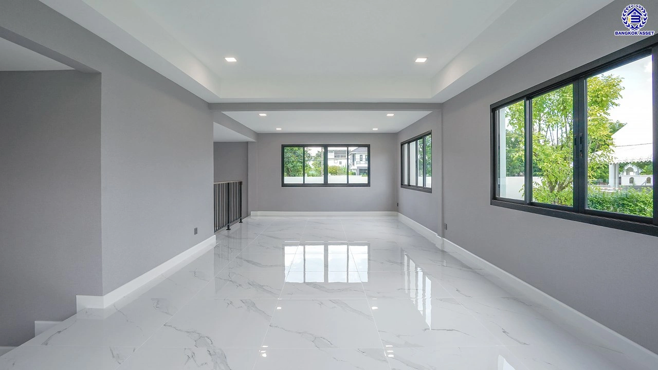 ขาย - บ้านมือสองตกแต่งใหม่ จากแบรนด์ Q.House โครงการ คาซ่าวิลล์ ราชพฤกษ์-พระราม5 ติดถนนราชพฤกษ์ ใกล้เซ็นทรัลเวสต์เกต และรถไฟฟ้า "สถานีบางรักน้อยท่าอิฐ" บนเนื้อที่ 84.9 ตร.ว. พื้นที่ใช้สอย 214.19 ตร.ม. ฟังก์ชัน 3 ห้องนอน 3 ห้องน้ำ จอดรถได้ถึง 2 คัน