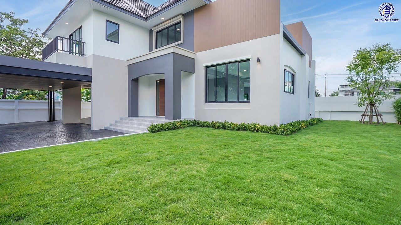 ขาย - บ้านมือสองตกแต่งใหม่ จากแบรนด์ Q.House โครงการ คาซ่าวิลล์ ราชพฤกษ์-พระราม5 ติดถนนราชพฤกษ์ ใกล้เซ็นทรัลเวสต์เกต และรถไฟฟ้า "สถานีบางรักน้อยท่าอิฐ" บนเนื้อที่ 84.9 ตร.ว. พื้นที่ใช้สอย 214.19 ตร.ม. ฟังก์ชัน 3 ห้องนอน 3 ห้องน้ำ จอดรถได้ถึง 2 คัน