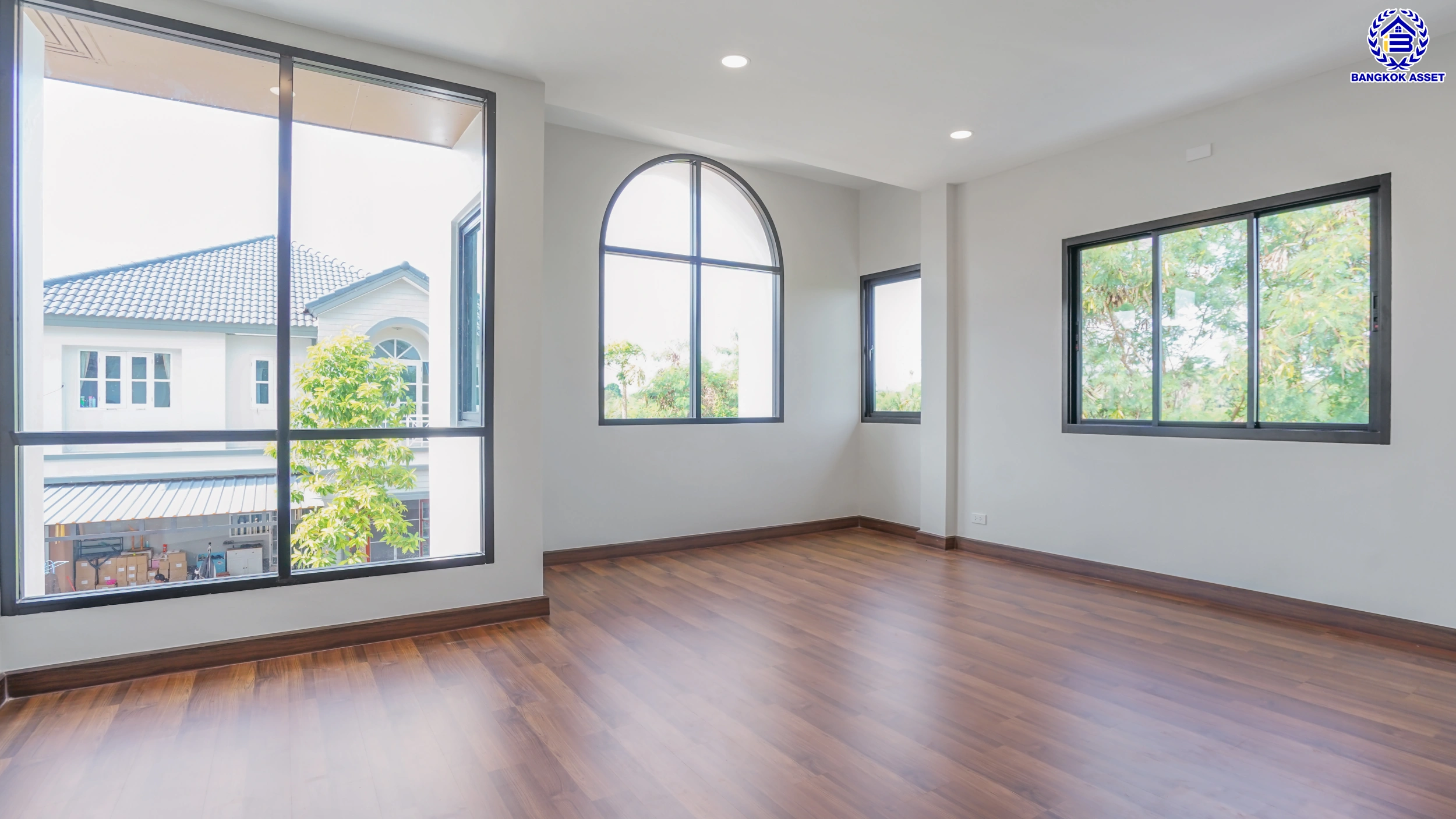 พร้อมอยู่บ้านหรู Centro Bangna ✨ 4 ห้องนอน 2ที่จอด ติดต่อ