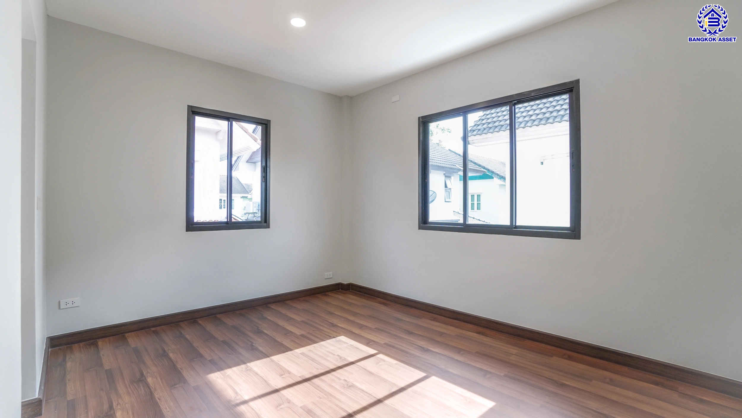 พร้อมอยู่บ้านหรู Centro Bangna ✨ 4 ห้องนอน 2ที่จอด ติดต่อ