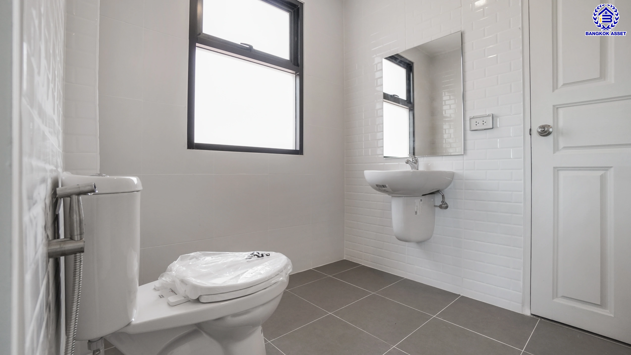 พร้อมอยู่บ้านหรู Centro Bangna ✨ 4 ห้องนอน 2ที่จอด ติดต่อ