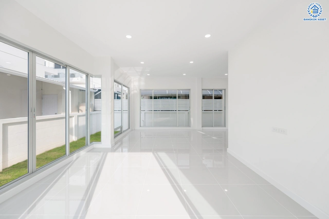 ขาย - บ้านมือสองตกแต่งใหม่ โครงการ Nonvedian บางศรีเมือง (นนทวดี) เนื้อที่ 50 ตร.ว. พื้นที่ใช้สอย 208.29 ตร.ม. ฟังก์ชัน 3 ห้องนอน 3 ห้องน้ำ 2 ที่จอดรถ รีโนเวทพร้อมเข้าอยู่ เชื่อมต่อหลายเส้นทาง ทั้งถนนรัตนาธิเบศร์ ถนนติวานนท์ ถนนนครอินทร์ และยังสามารถเดินทางด้วยเรือได้ ใกล้รถไฟฟ้าสายสีม่วง "สถานีสะพา