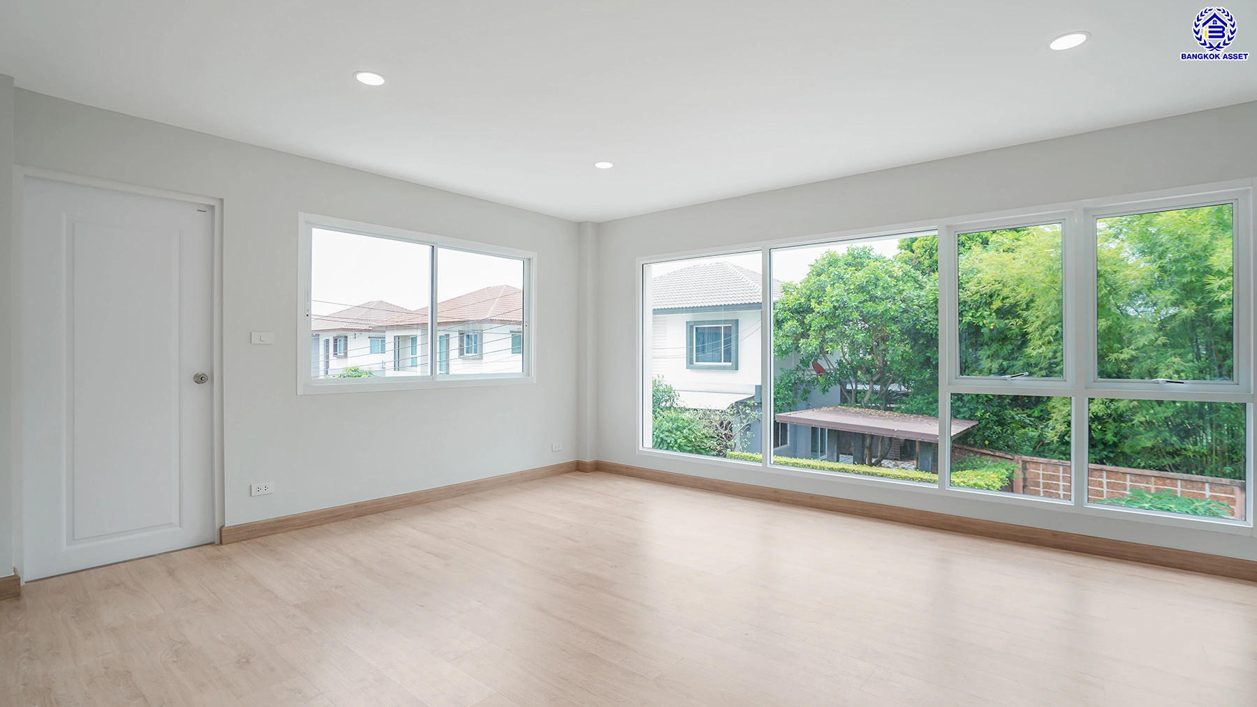 ขาย - บ้านมือสองตกแต่งใหม่ โครงการ Nonvedian บางศรีเมือง (นนทวดี) เนื้อที่ 50 ตร.ว. พื้นที่ใช้สอย 208.29 ตร.ม. ฟังก์ชัน 3 ห้องนอน 3 ห้องน้ำ 2 ที่จอดรถ รีโนเวทพร้อมเข้าอยู่ เชื่อมต่อหลายเส้นทาง ทั้งถนนรัตนาธิเบศร์ ถนนติวานนท์ ถนนนครอินทร์ และยังสามารถเดินทางด้วยเรือได้ ใกล้รถไฟฟ้าสายสีม่วง "สถานีสะพา