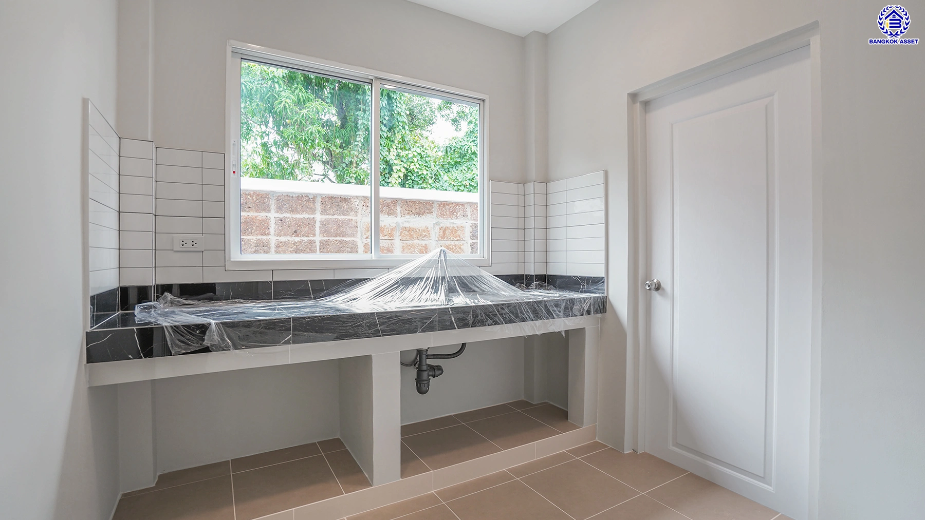 ขาย - บ้านมือสองตกแต่งใหม่ โครงการ Nonvedian บางศรีเมือง (นนทวดี) เนื้อที่ 50 ตร.ว. พื้นที่ใช้สอย 208.29 ตร.ม. ฟังก์ชัน 3 ห้องนอน 3 ห้องน้ำ 2 ที่จอดรถ รีโนเวทพร้อมเข้าอยู่ เชื่อมต่อหลายเส้นทาง ทั้งถนนรัตนาธิเบศร์ ถนนติวานนท์ ถนนนครอินทร์ และยังสามารถเดินทางด้วยเรือได้ ใกล้รถไฟฟ้าสายสีม่วง "สถานีสะพา