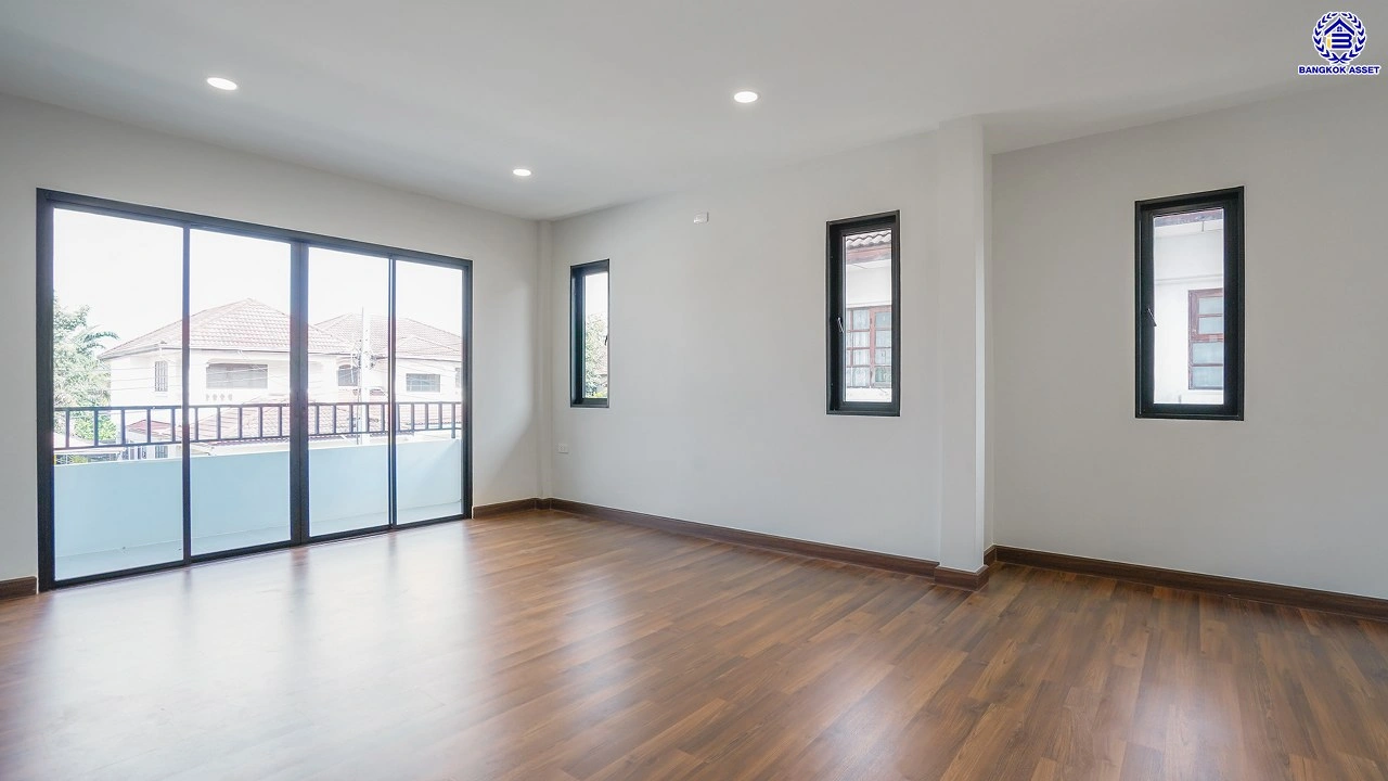 บ้านมือสองตกแต่งใหม่ คุณภาพแบรนด์ LH โครงการ ชลลดา บางบัวทอง ฟังก์ชันจัดเต็ม 4 ห้องนอน 3 ห้องน้ำ จอดรถได้ 2 คัน บนเนื้อที่ 100 ตร.ว. พื้นที่ใช้สอย 277.67 ตร.ม. พร้อม Facilities ครบ บนทำเลคุณภาพ เชื่อมต่อได้หลายเส้นทาง ใกล้เซ็นทรัลเวสต์เกต และรถไฟฟ้าสายสีม่วง "สถานีบางพลู"