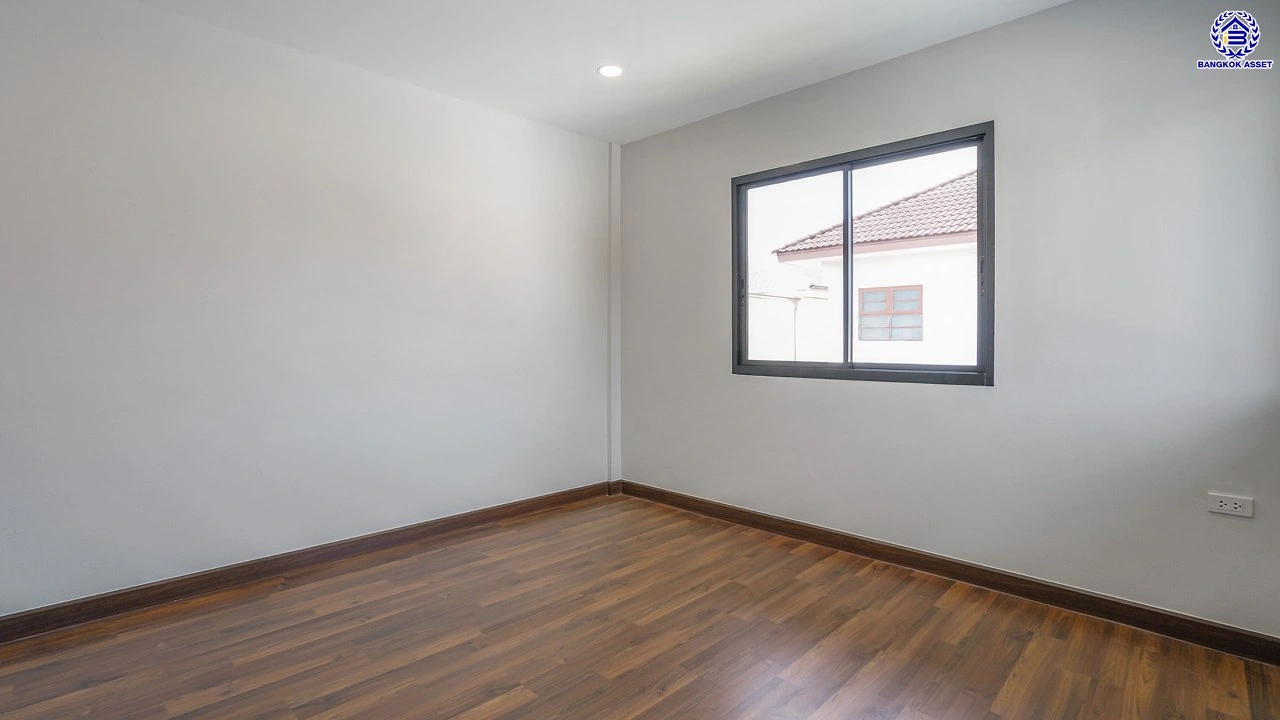 บ้านมือสองตกแต่งใหม่ คุณภาพแบรนด์ LH โครงการ ชลลดา บางบัวทอง ฟังก์ชันจัดเต็ม 4 ห้องนอน 3 ห้องน้ำ จอดรถได้ 2 คัน บนเนื้อที่ 100 ตร.ว. พื้นที่ใช้สอย 277.67 ตร.ม. พร้อม Facilities ครบ บนทำเลคุณภาพ เชื่อมต่อได้หลายเส้นทาง ใกล้เซ็นทรัลเวสต์เกต และรถไฟฟ้าสายสีม่วง "สถานีบางพลู"