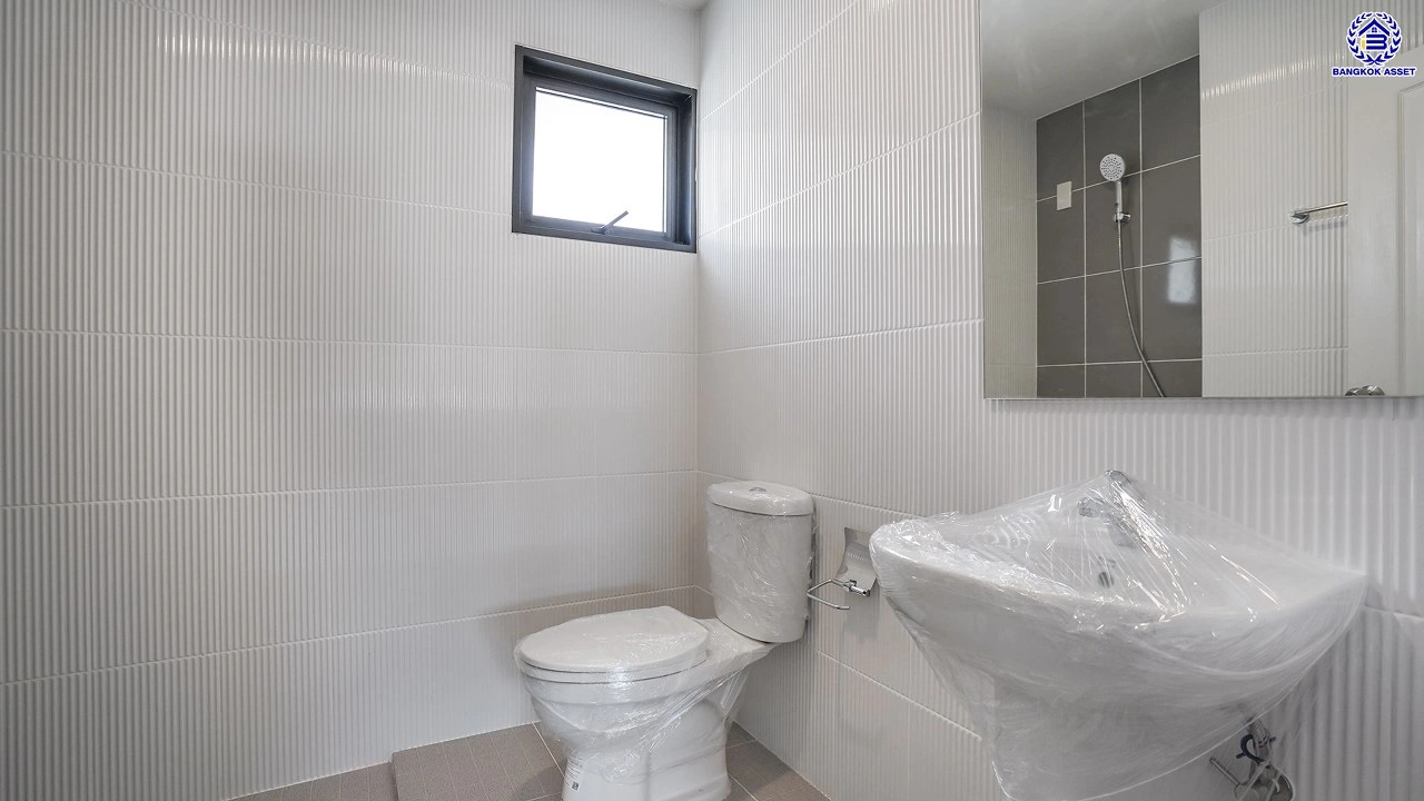 บ้านมือสองตกแต่งใหม่ คุณภาพแบรนด์ LH โครงการ ชลลดา บางบัวทอง ฟังก์ชันจัดเต็ม 4 ห้องนอน 3 ห้องน้ำ จอดรถได้ 2 คัน บนเนื้อที่ 100 ตร.ว. พื้นที่ใช้สอย 277.67 ตร.ม. พร้อม Facilities ครบ บนทำเลคุณภาพ เชื่อมต่อได้หลายเส้นทาง ใกล้เซ็นทรัลเวสต์เกต และรถไฟฟ้าสายสีม่วง "สถานีบางพลู"