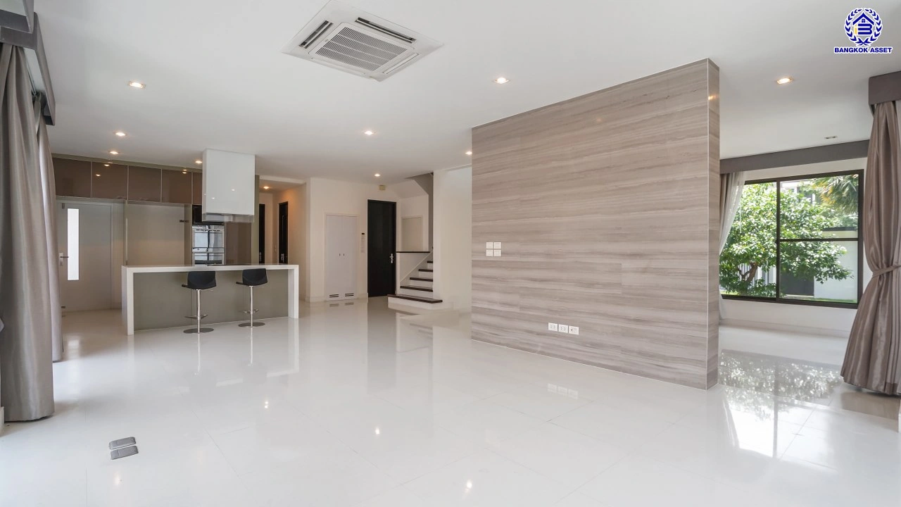 บ้านเดี่ยวมือสองนนทบุรี โครงการ ลดาวัลย์ รัตนาธิเบศร์ หลังมุม จากแบรนด์ Land and Houses สภาพดี แถมฟรี! เครื่องปรับอากาศ และเฟอร์นิเจอร์บิ้วอินให้พร้อมเข้าอยู่ บนเนื้อที่ 200.30 ตร.ว. พื้นที่ใช้สอยกว้างถึง 398 ตร.ม. ฟังก์ชัน 4 ห้องนอน 4 ห้องน้ำ จอดรถได้ 4 คัน บนที่สุดแห่งทำเลโซนเมือง เชื่อมต่อถนนรัตน