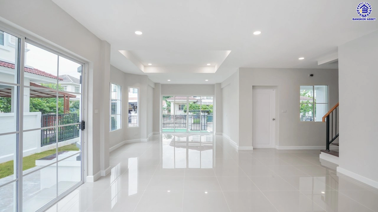 บ้านมือสองตกแต่งใหม่ โครงการ ชัยพฤกษ์ บางบัวทอง เนื้อที่ 78.4 ตร.ว. พื้นที่ใช้สอย 296.86 ตร.ม. ฟังก์ชัน 3 ห้องนอน 3 ห้องน้ำ จอดรถได้ 2 คัน พร้อม Facilities โครงการครบครัน ทำเลติดถนนบางกรวย-ไทรน้อย เชื่อมต่อถนนกาญจนาภิเษก ใกล้เซ็นทรัลเวสต์เกต และรถไฟฟ้าสายสีม่วง "สถานีบางพลู"