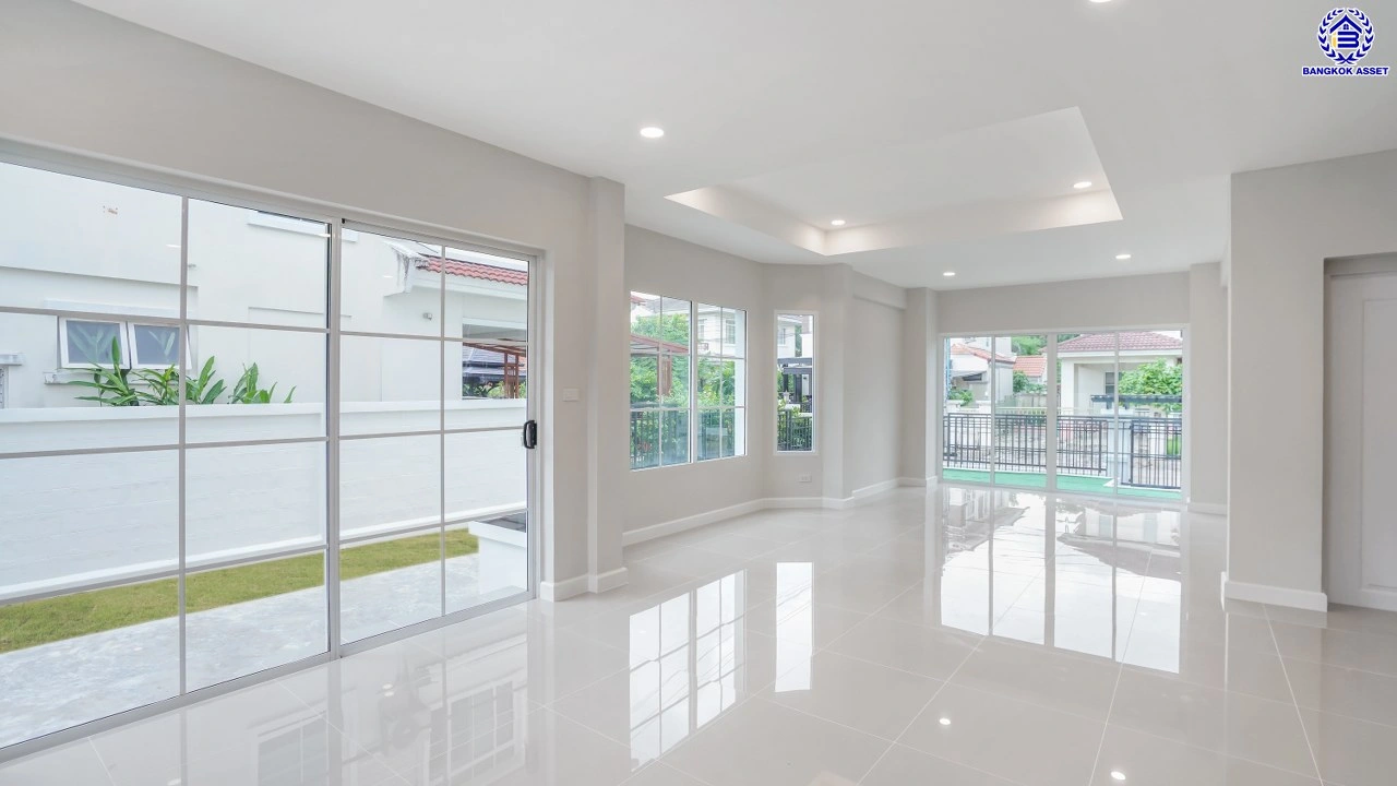 บ้านมือสองตกแต่งใหม่ โครงการ ชัยพฤกษ์ บางบัวทอง เนื้อที่ 78.4 ตร.ว. พื้นที่ใช้สอย 296.86 ตร.ม. ฟังก์ชัน 3 ห้องนอน 3 ห้องน้ำ จอดรถได้ 2 คัน พร้อม Facilities โครงการครบครัน ทำเลติดถนนบางกรวย-ไทรน้อย เชื่อมต่อถนนกาญจนาภิเษก ใกล้เซ็นทรัลเวสต์เกต และรถไฟฟ้าสายสีม่วง "สถานีบางพลู"