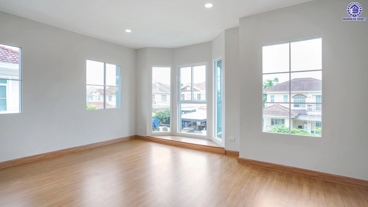 บ้านมือสองตกแต่งใหม่ โครงการ ชัยพฤกษ์ บางบัวทอง เนื้อที่ 78.4 ตร.ว. พื้นที่ใช้สอย 296.86 ตร.ม. ฟังก์ชัน 3 ห้องนอน 3 ห้องน้ำ จอดรถได้ 2 คัน พร้อม Facilities โครงการครบครัน ทำเลติดถนนบางกรวย-ไทรน้อย เชื่อมต่อถนนกาญจนาภิเษก ใกล้เซ็นทรัลเวสต์เกต และรถไฟฟ้าสายสีม่วง "สถานีบางพลู"