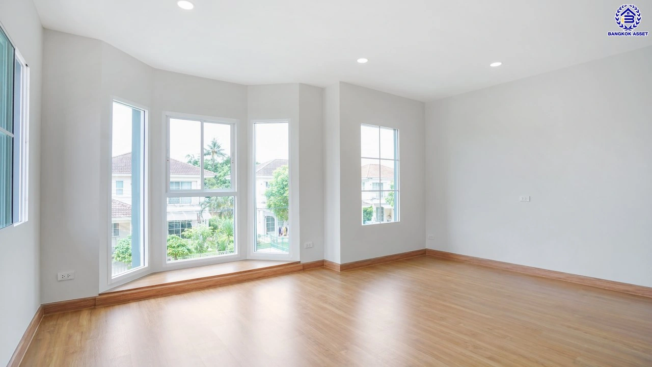 บ้านมือสองตกแต่งใหม่ โครงการ ชัยพฤกษ์ บางบัวทอง เนื้อที่ 78.4 ตร.ว. พื้นที่ใช้สอย 296.86 ตร.ม. ฟังก์ชัน 3 ห้องนอน 3 ห้องน้ำ จอดรถได้ 2 คัน พร้อม Facilities โครงการครบครัน ทำเลติดถนนบางกรวย-ไทรน้อย เชื่อมต่อถนนกาญจนาภิเษก ใกล้เซ็นทรัลเวสต์เกต และรถไฟฟ้าสายสีม่วง "สถานีบางพลู"