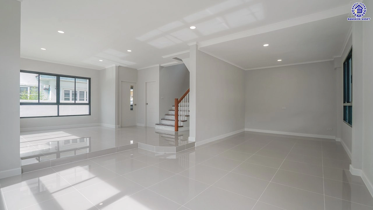 บ้านมือสองตกแต่งใหม่ โครงการ ชัยพฤกษ์ บางบัวทอง เนื้อที่ 55.3 ตร.ว. พื้นที่ใช้สอย 178.76 ตร.ม. ฟังก์ชัน 3 ห้องนอน 2 ห้องน้ำ จอดรถได้ 2 คัน พร้อม Facilities โครงการครบครัน ทำเลติดถนนบางกรวย-ไทรน้อย เชื่อมต่อถนนกาญจนาภิเษก ใกล้เซ็นทรัลเวสต์เกต และรถไฟฟ้าสายสีม่วง "สถานีบางพลู"