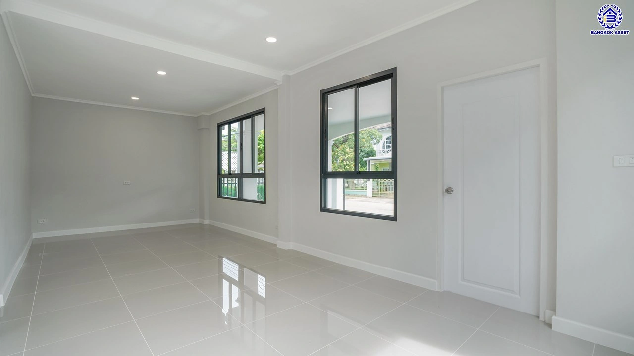 บ้านมือสองตกแต่งใหม่ โครงการ ชัยพฤกษ์ บางบัวทอง เนื้อที่ 55.3 ตร.ว. พื้นที่ใช้สอย 178.76 ตร.ม. ฟังก์ชัน 3 ห้องนอน 2 ห้องน้ำ จอดรถได้ 2 คัน พร้อม Facilities โครงการครบครัน ทำเลติดถนนบางกรวย-ไทรน้อย เชื่อมต่อถนนกาญจนาภิเษก ใกล้เซ็นทรัลเวสต์เกต และรถไฟฟ้าสายสีม่วง "สถานีบางพลู"