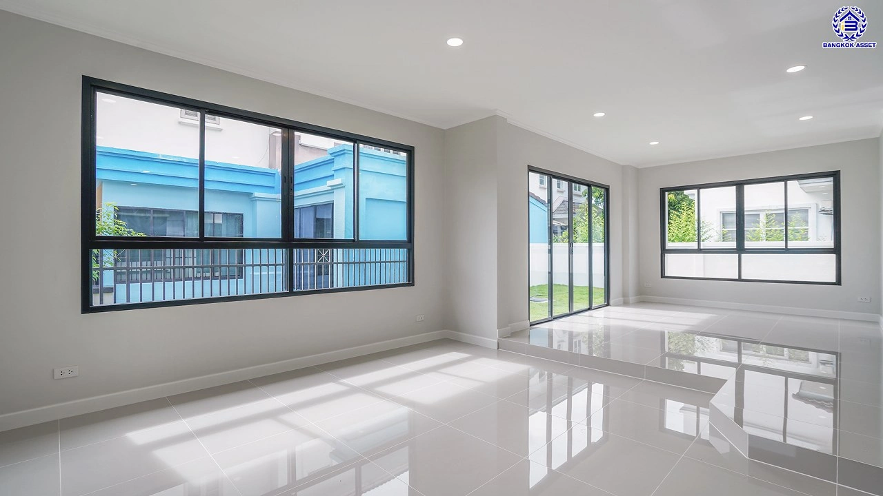 บ้านมือสองตกแต่งใหม่ โครงการ ชัยพฤกษ์ บางบัวทอง เนื้อที่ 55.3 ตร.ว. พื้นที่ใช้สอย 178.76 ตร.ม. ฟังก์ชัน 3 ห้องนอน 2 ห้องน้ำ จอดรถได้ 2 คัน พร้อม Facilities โครงการครบครัน ทำเลติดถนนบางกรวย-ไทรน้อย เชื่อมต่อถนนกาญจนาภิเษก ใกล้เซ็นทรัลเวสต์เกต และรถไฟฟ้าสายสีม่วง "สถานีบางพลู"