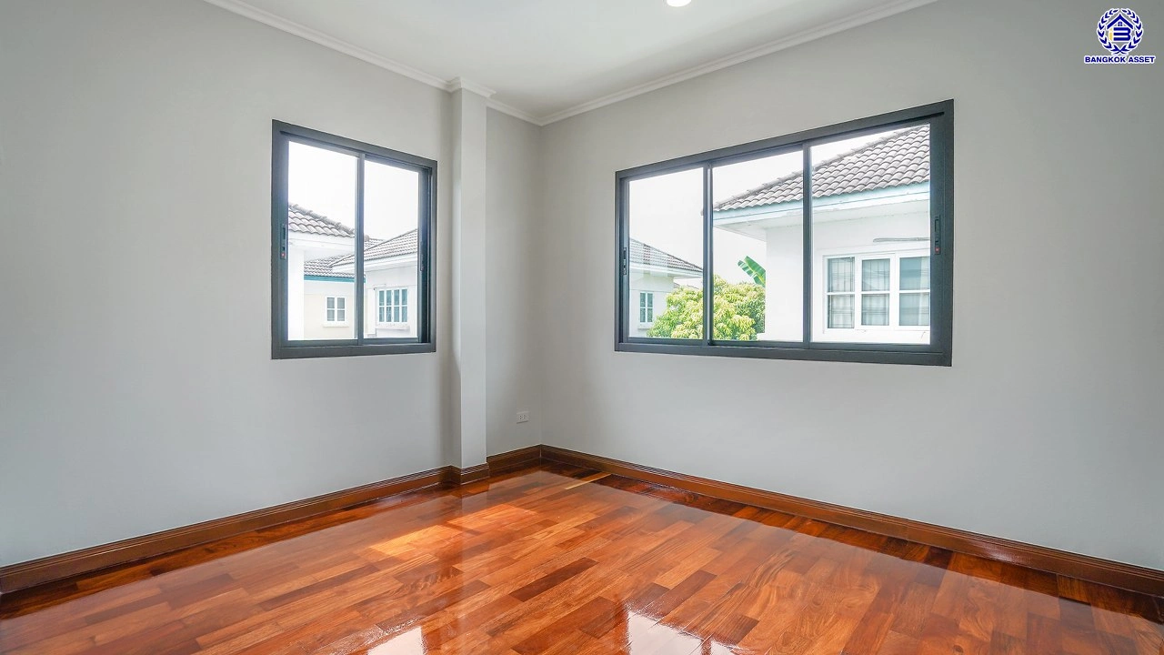 บ้านมือสองตกแต่งใหม่ โครงการ ชัยพฤกษ์ บางบัวทอง เนื้อที่ 55.3 ตร.ว. พื้นที่ใช้สอย 178.76 ตร.ม. ฟังก์ชัน 3 ห้องนอน 2 ห้องน้ำ จอดรถได้ 2 คัน พร้อม Facilities โครงการครบครัน ทำเลติดถนนบางกรวย-ไทรน้อย เชื่อมต่อถนนกาญจนาภิเษก ใกล้เซ็นทรัลเวสต์เกต และรถไฟฟ้าสายสีม่วง "สถานีบางพลู"