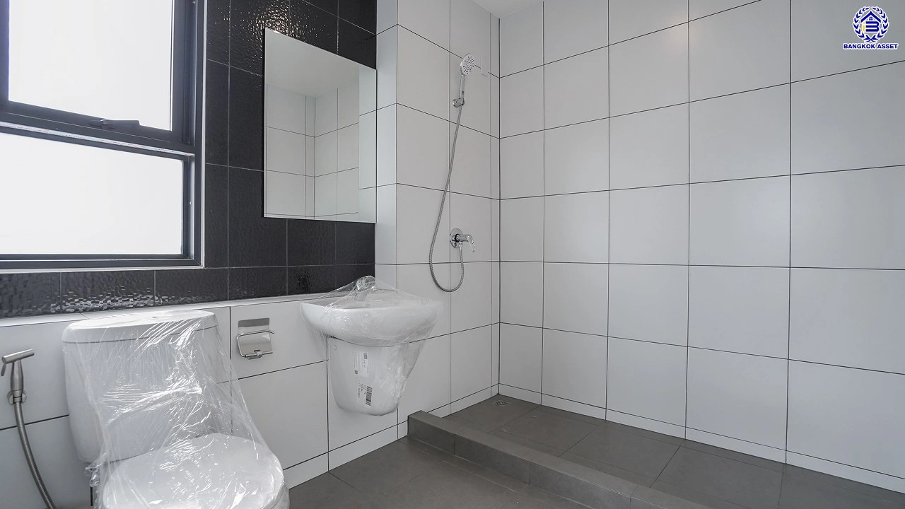 บ้านมือสองตกแต่งใหม่ โครงการ ชัยพฤกษ์ บางบัวทอง เนื้อที่ 55.3 ตร.ว. พื้นที่ใช้สอย 178.76 ตร.ม. ฟังก์ชัน 3 ห้องนอน 2 ห้องน้ำ จอดรถได้ 2 คัน พร้อม Facilities โครงการครบครัน ทำเลติดถนนบางกรวย-ไทรน้อย เชื่อมต่อถนนกาญจนาภิเษก ใกล้เซ็นทรัลเวสต์เกต และรถไฟฟ้าสายสีม่วง "สถานีบางพลู"